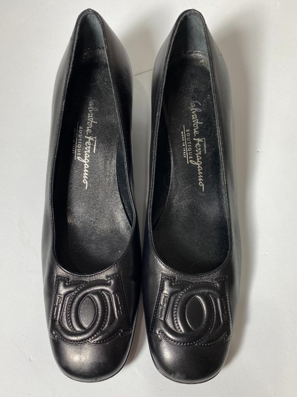 VINTAGE Salvatore Ferragamo Dalan Gancini Pumps Black Leather Block Heel 7.5 2A